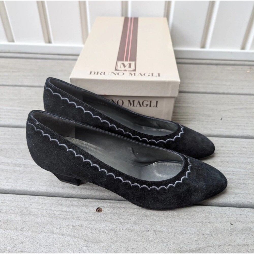 Bruno Magli Black Suede Scalloped Edge Low Heel Pumps